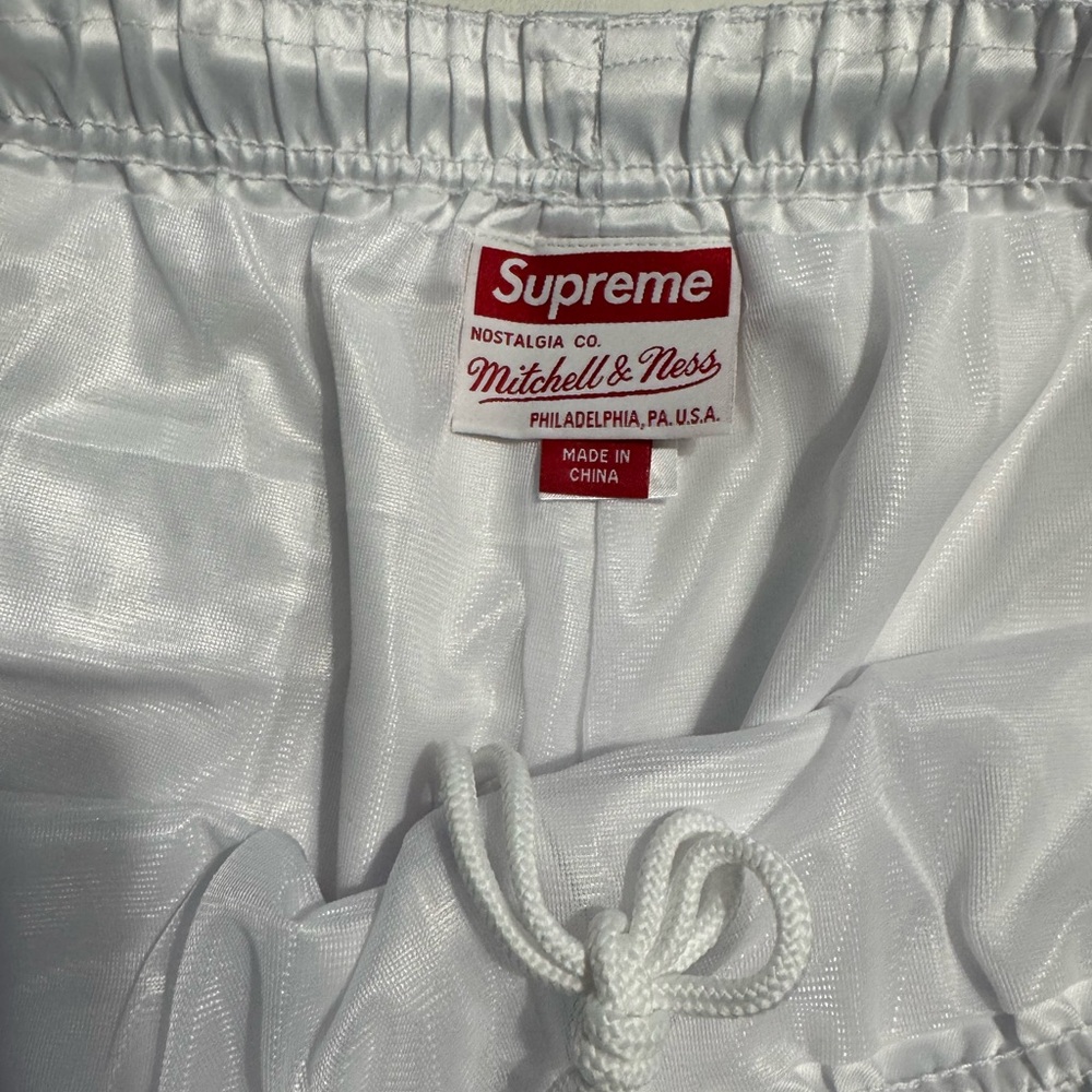 Supreme - Picture 13 of 16